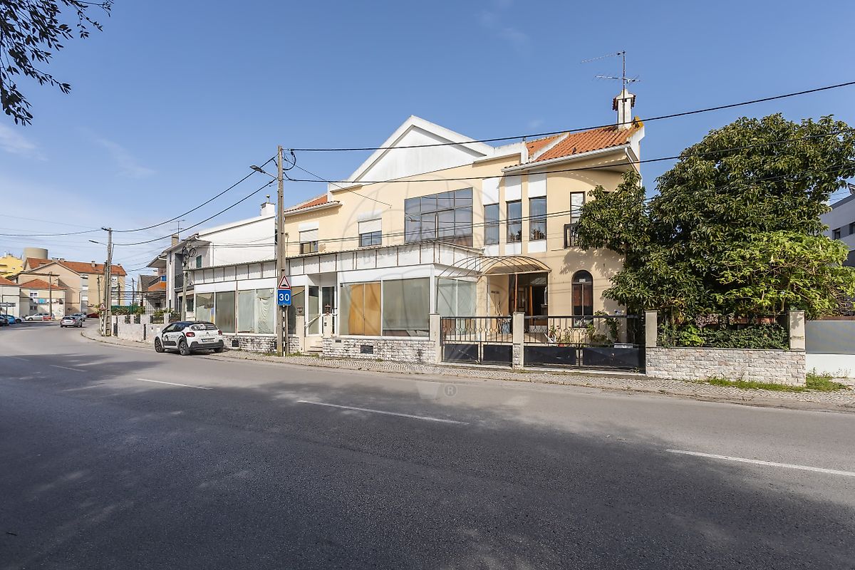 Prédio T4 à venda em Seixal
