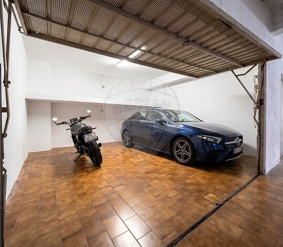 Garagem - Laranjeiro e Feijó, Almada, Setúbal