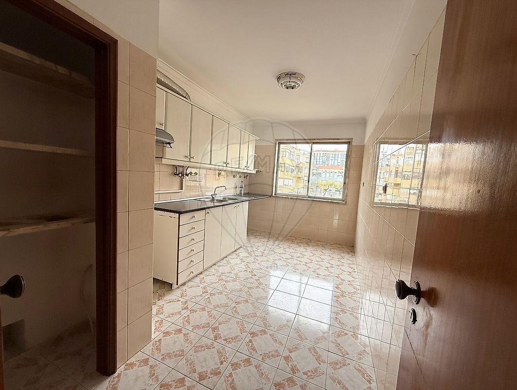 Apartamento T2 para arrendar em Odivelas