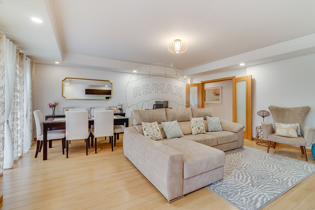 Apartamento T2 à venda em Amadora