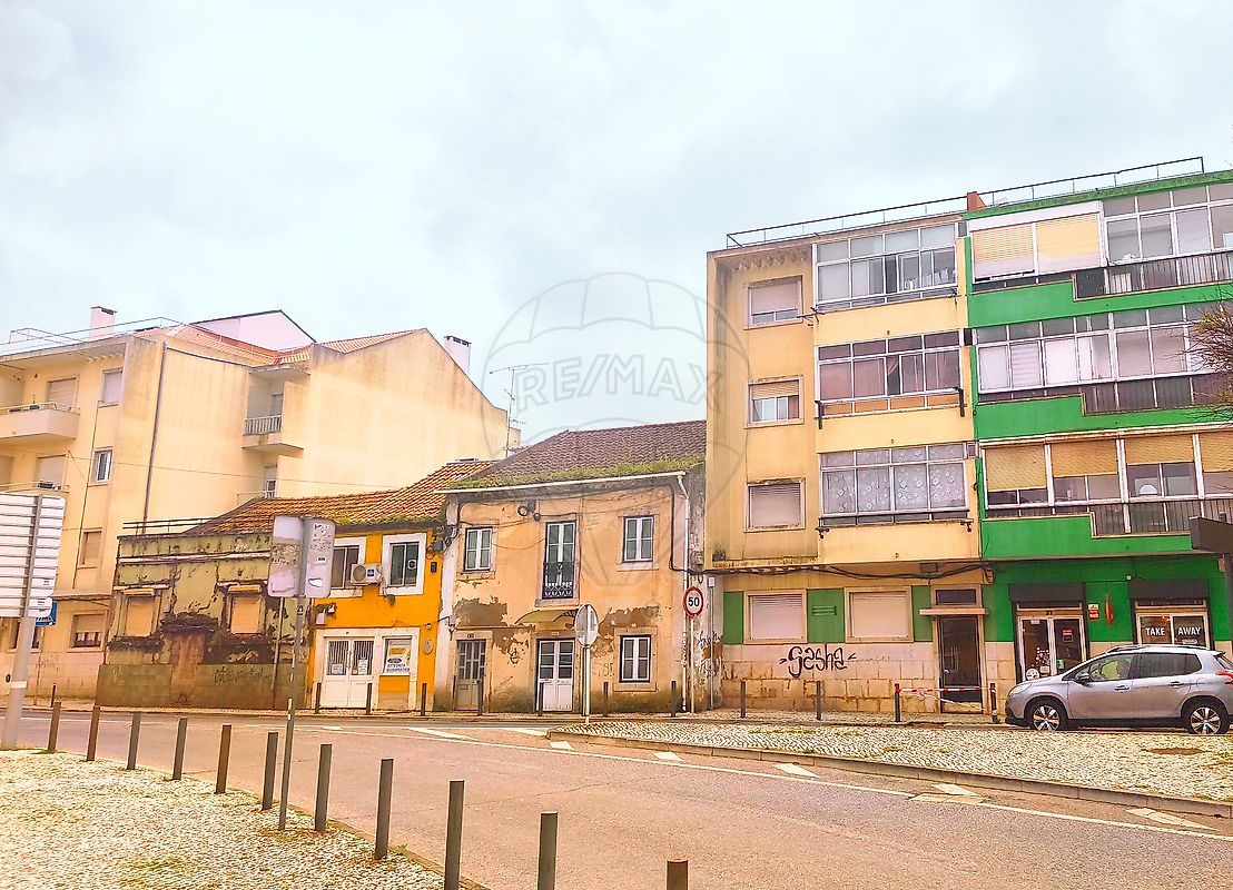 Apartamento T12 à venda em Loures