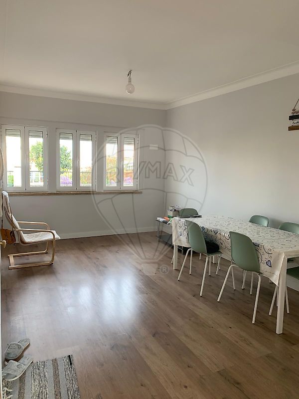 Apartamento T3 à venda em Casais de Mem Martins