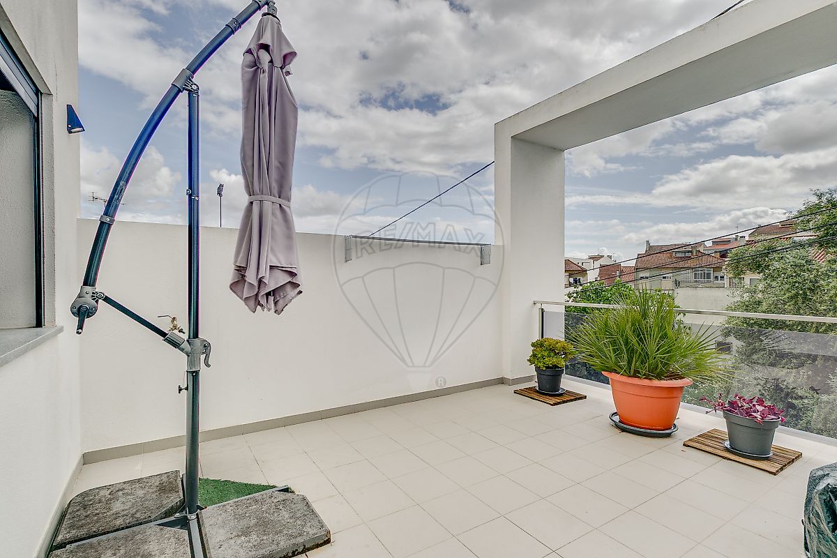listing 122171044-204 picture-0