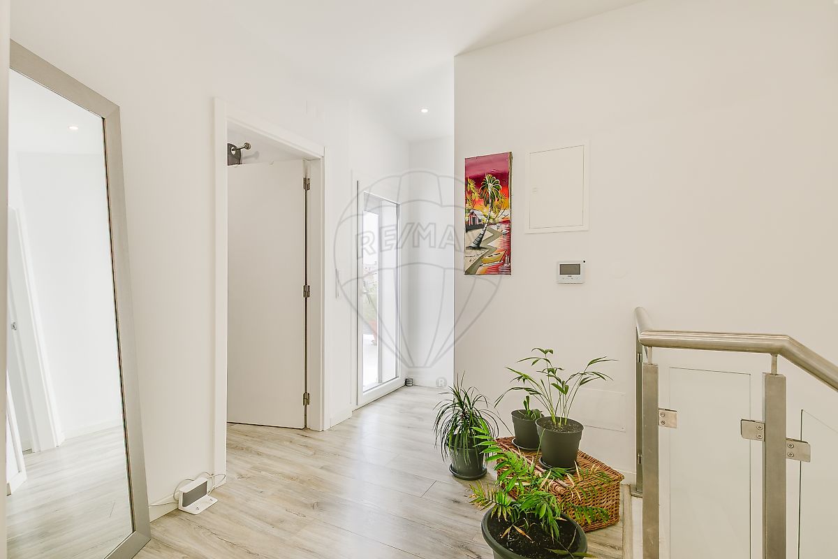listing 122171044-204 picture-0