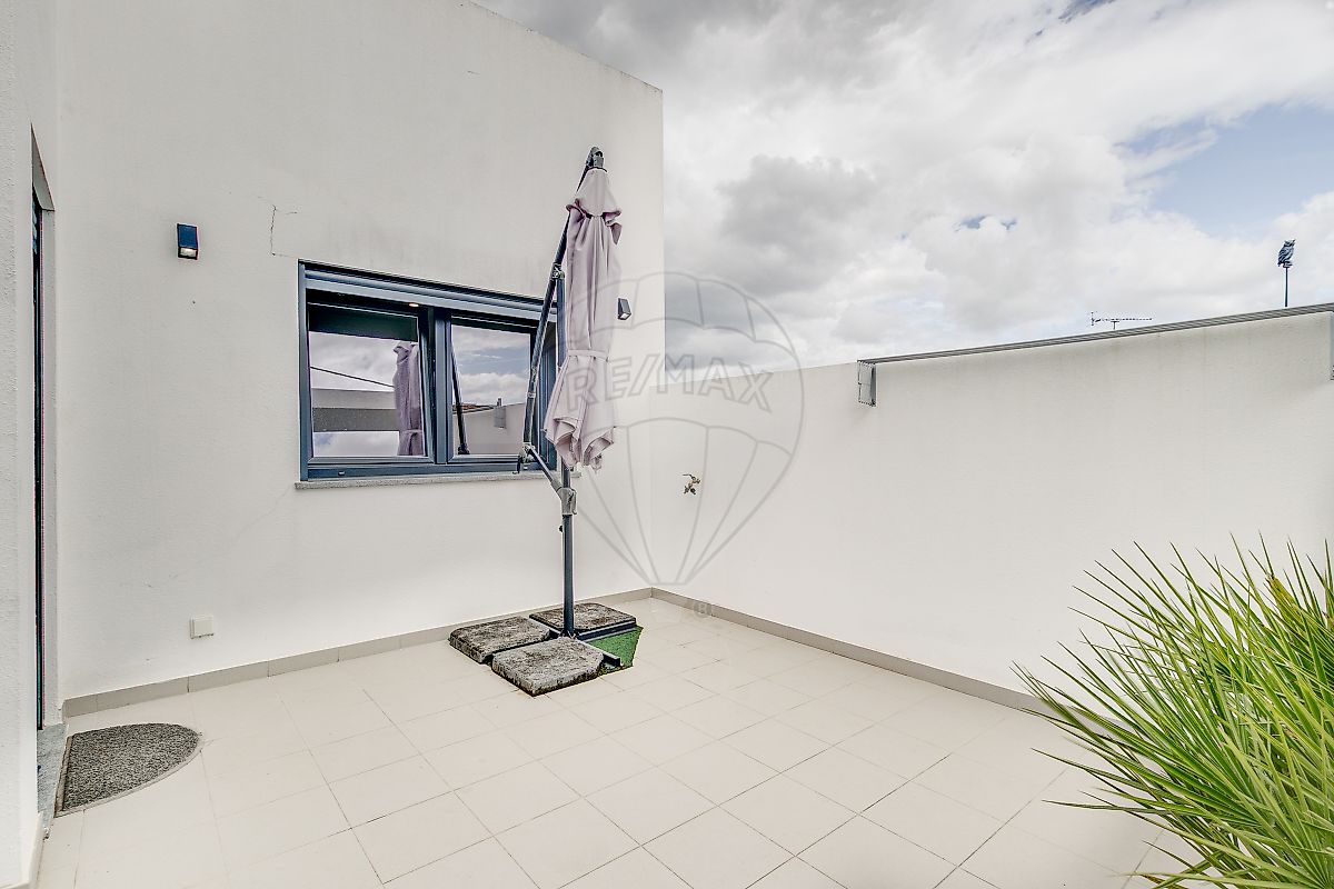listing 122171044-204 picture-0