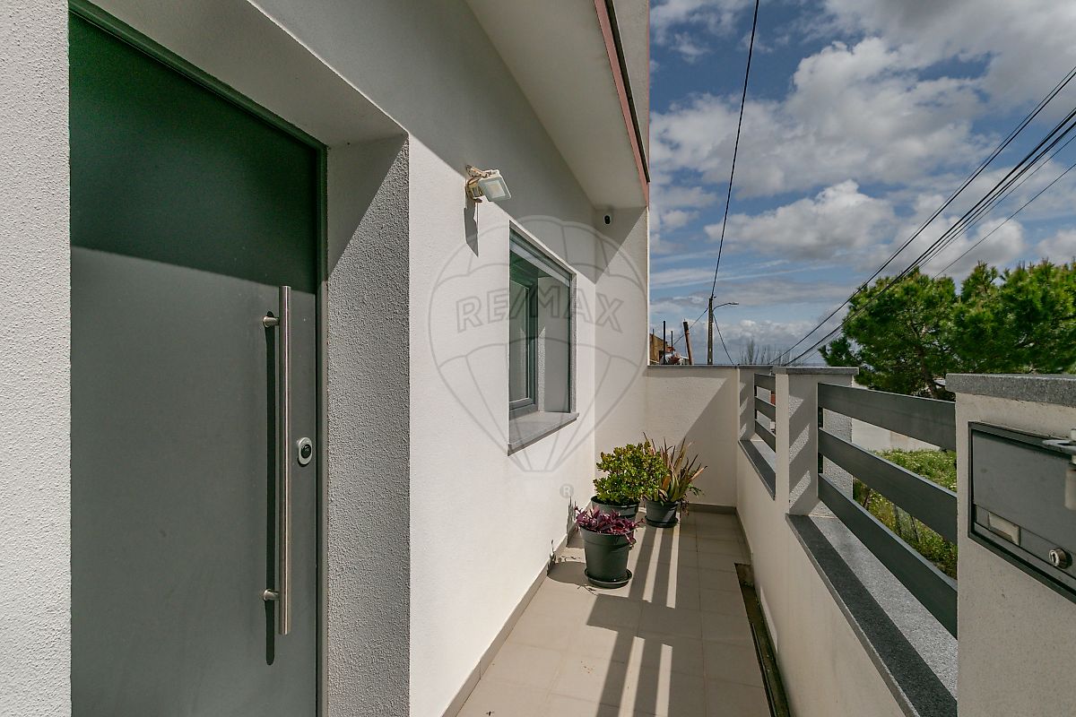 listing 122171044-204 picture-0