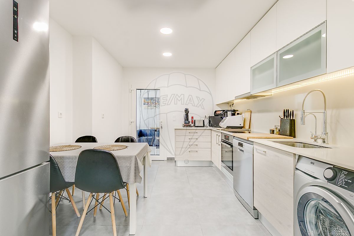 listing 122171044-204 picture-0