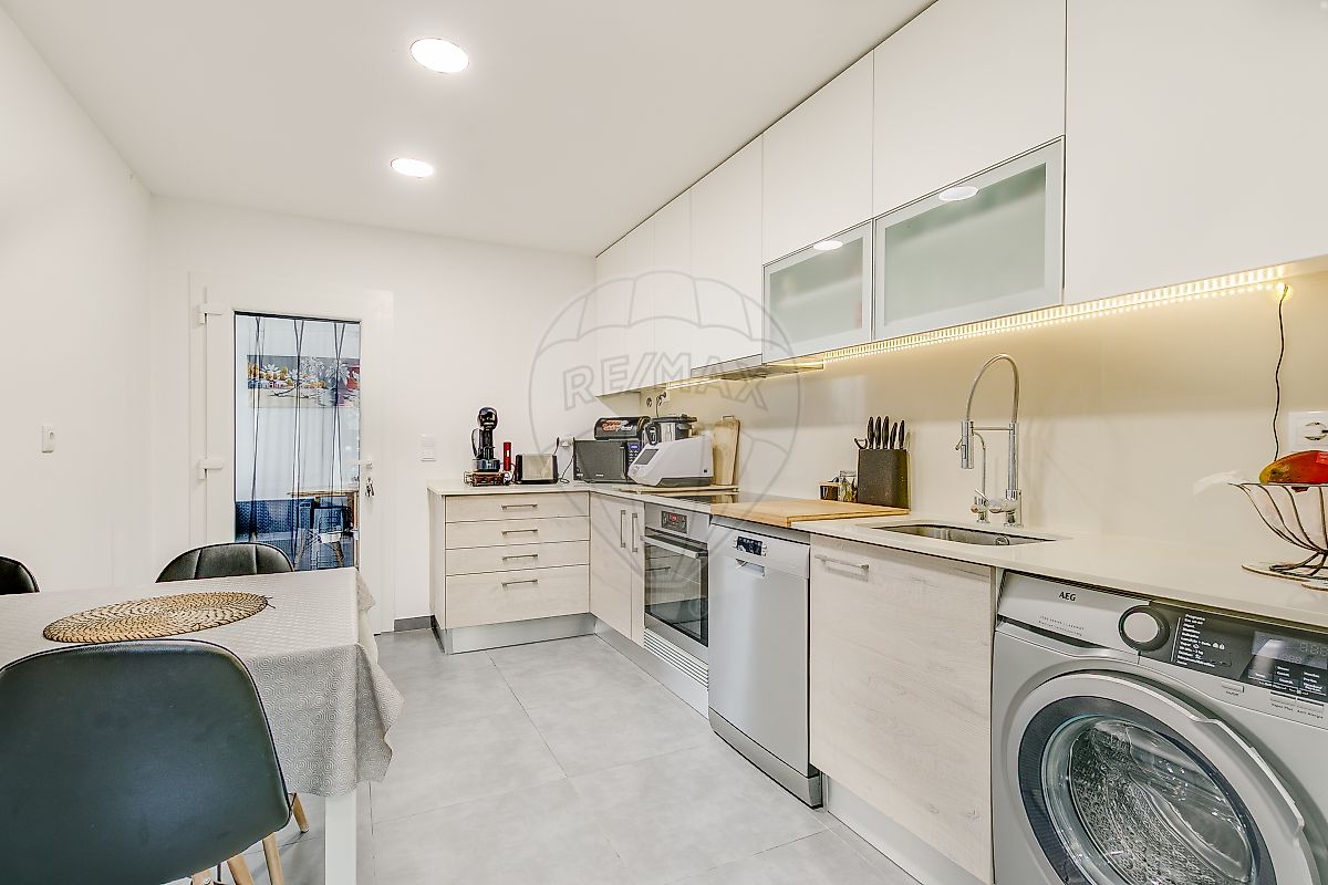 listing 122171044-204 picture-0