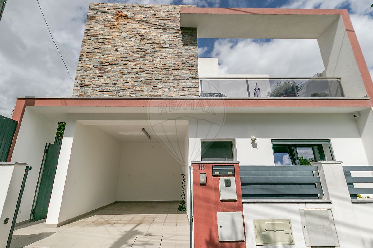 listing 122171044-204 picture-0