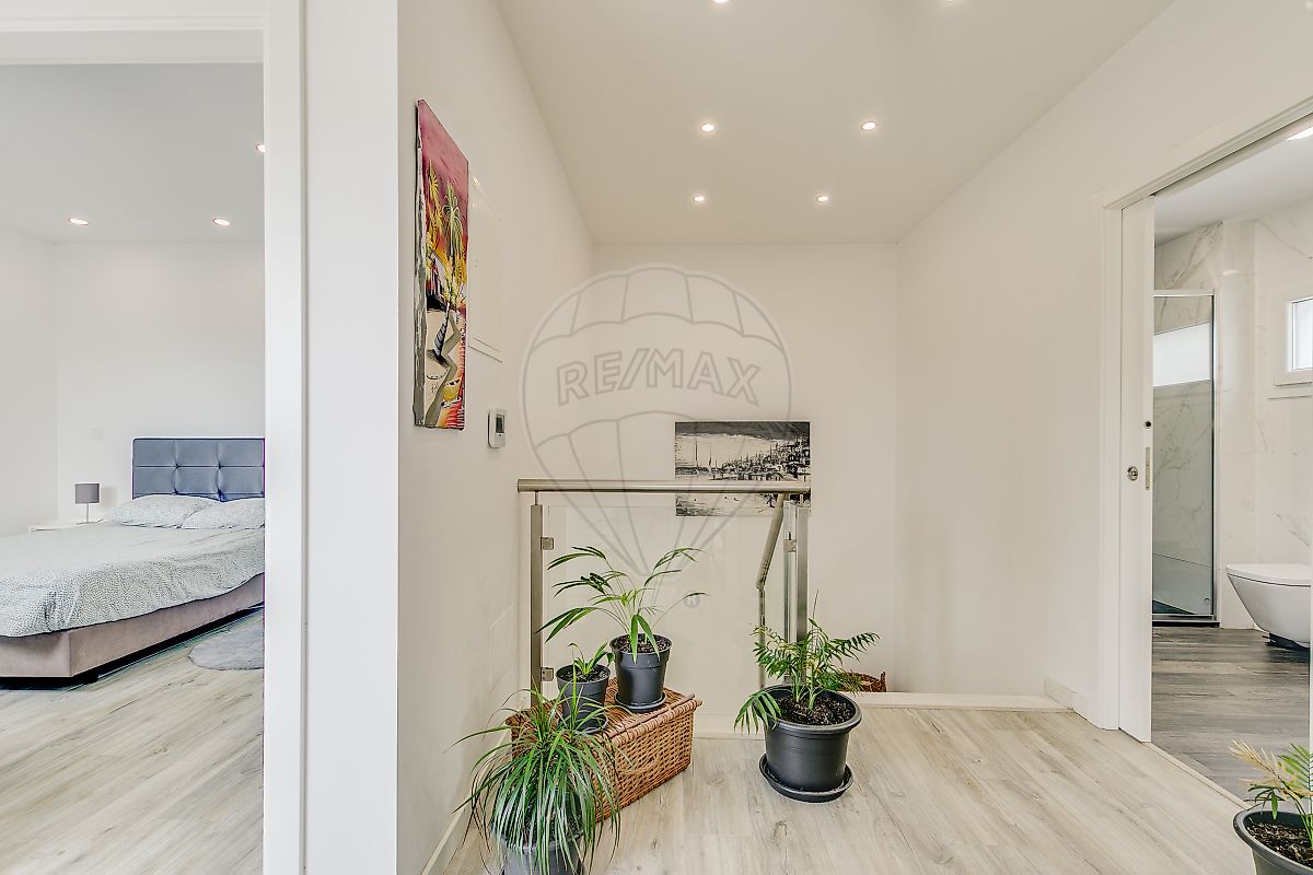 listing 122171044-204 picture-0