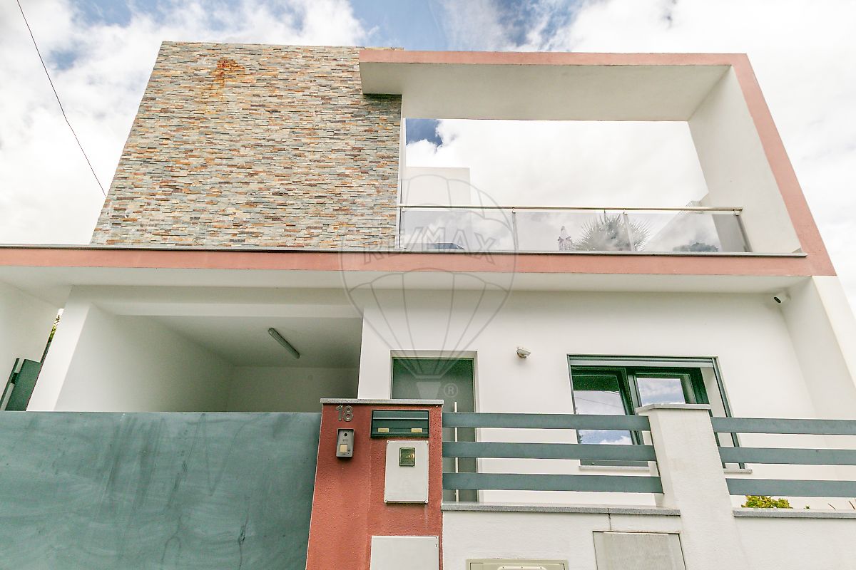 listing 122171044-204 picture-0