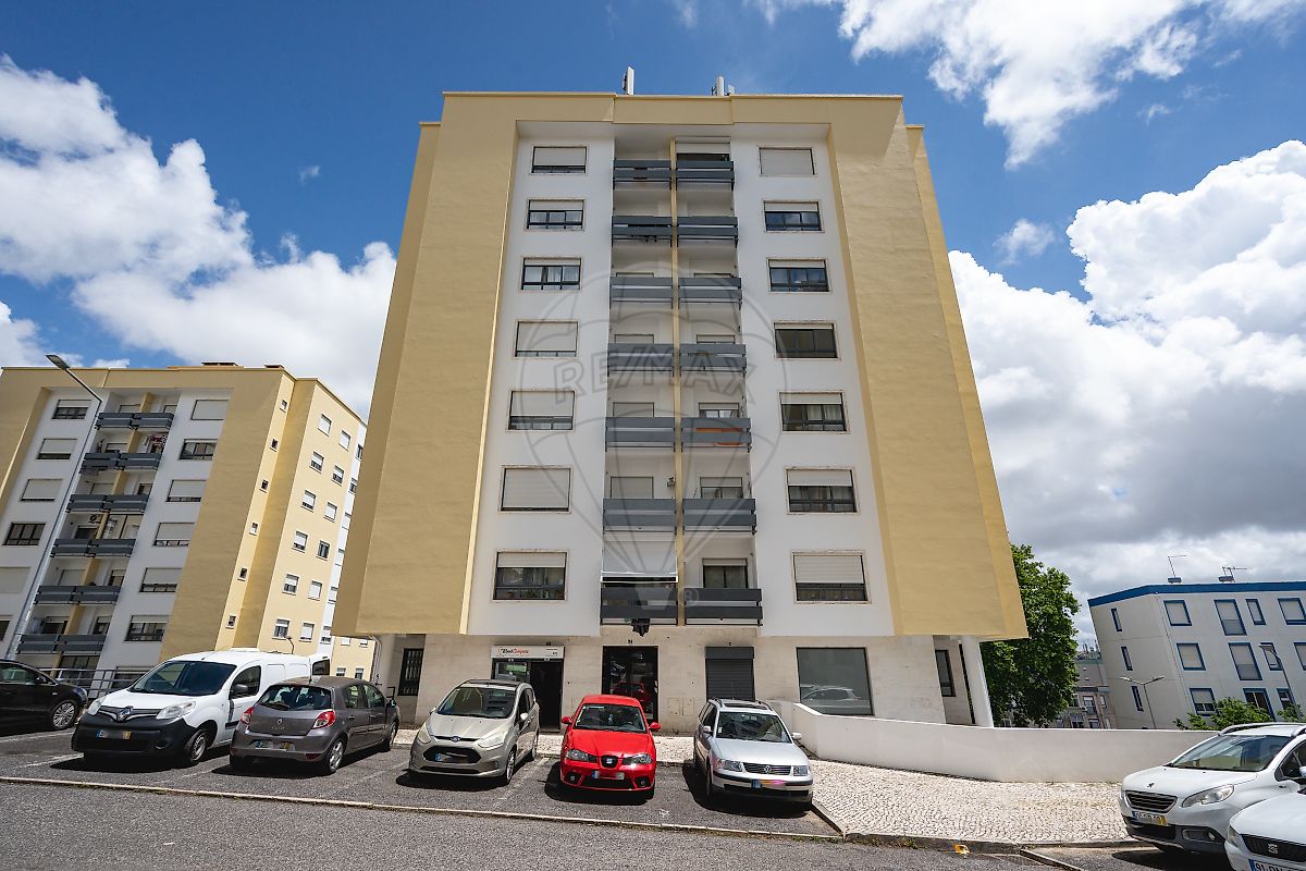 Apartamento T3 à venda em Loures