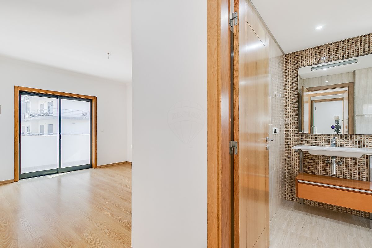 listing 122181528-66 picture-0