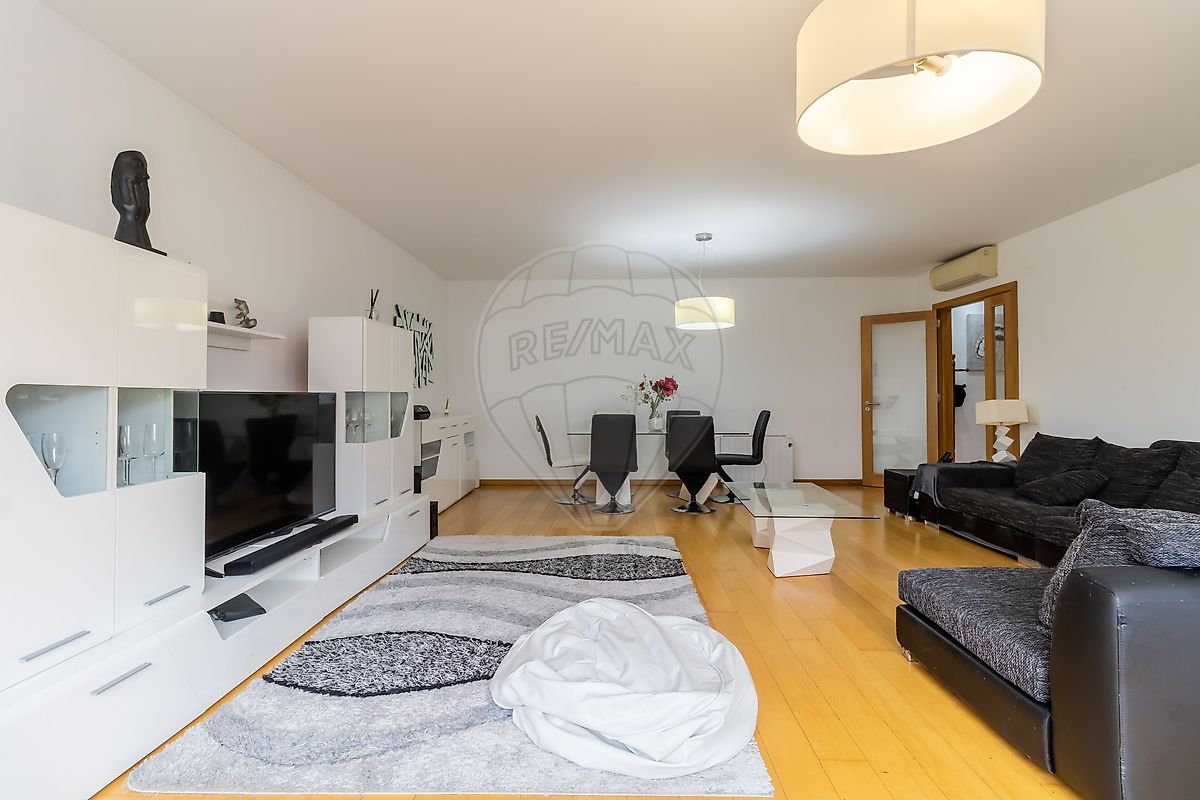 Apartamento T4 à venda em Amadora