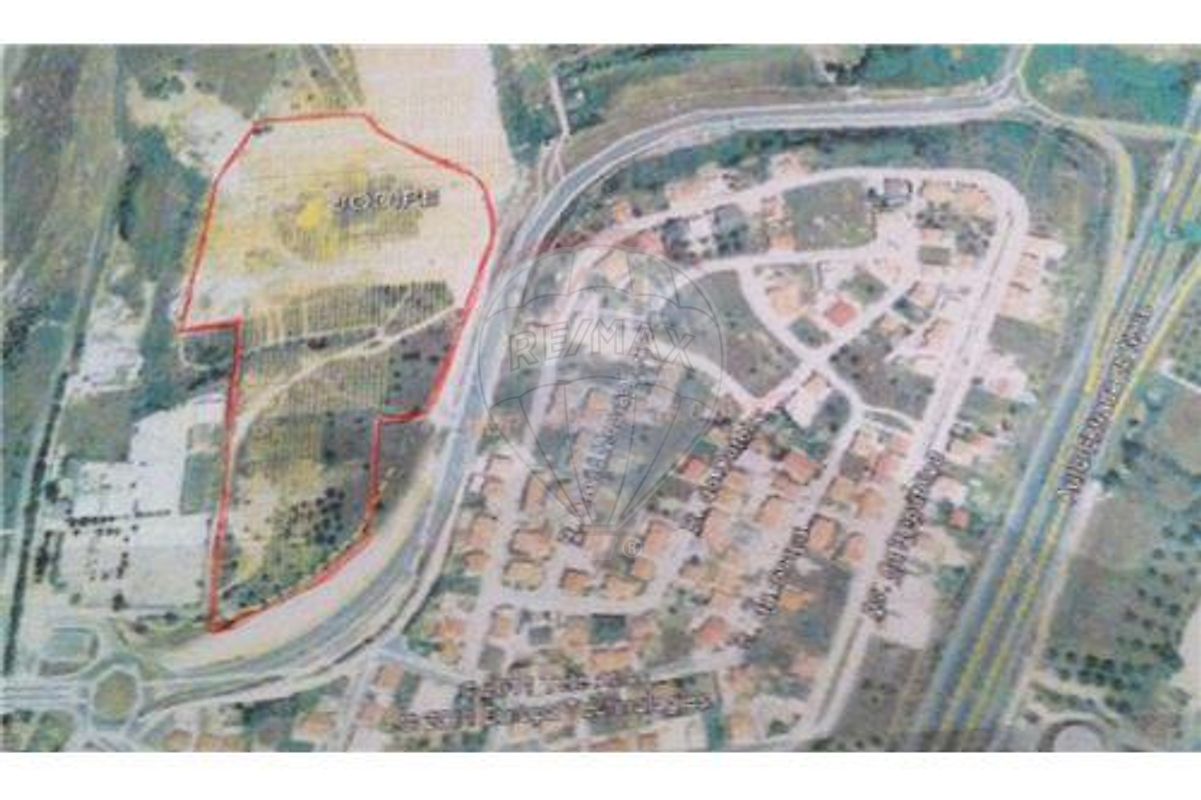 Terreno à venda em Loures