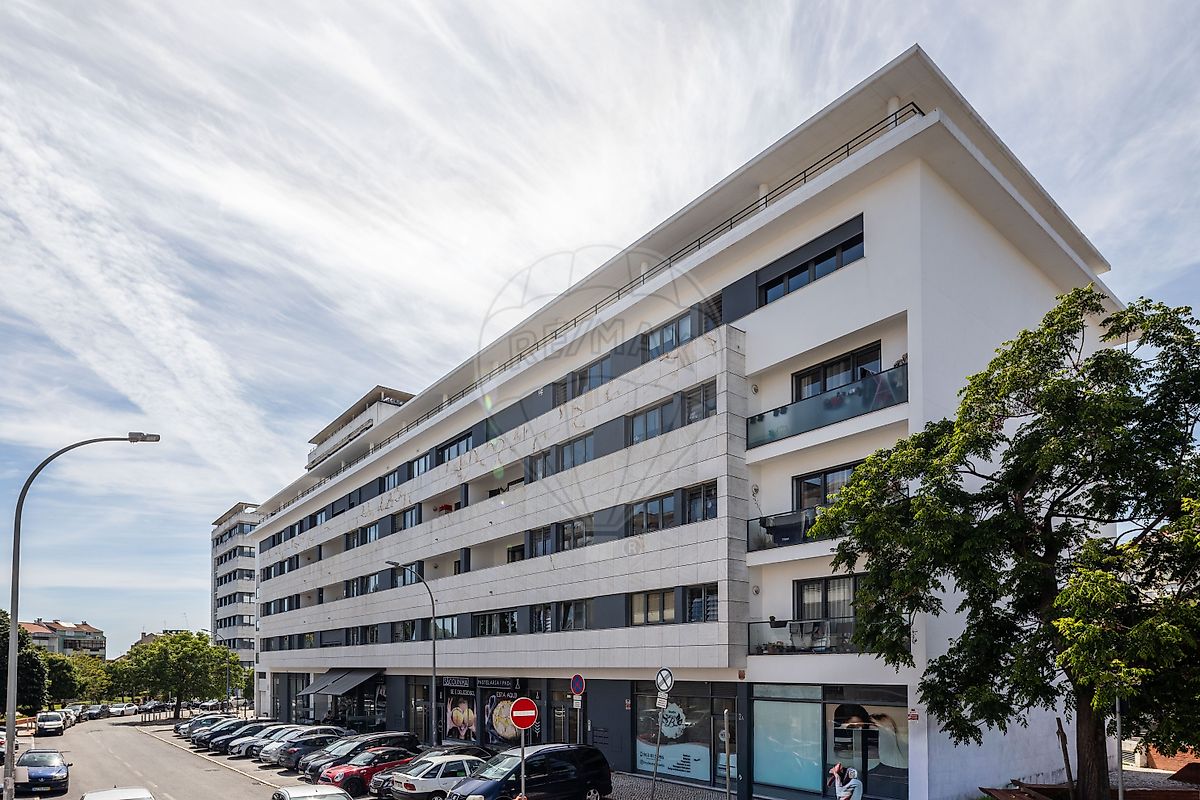 Apartamento T4 para arrendar em Amadora