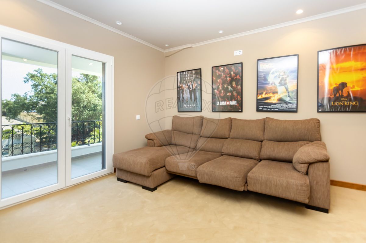 listing 122191409-295 picture-0