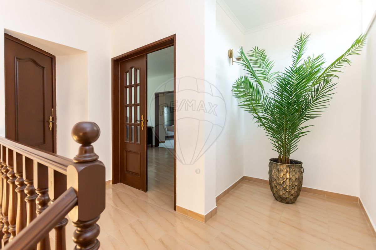 listing 122191409-295 picture-0