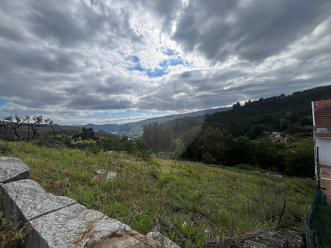 Terreno à venda em Penafiel