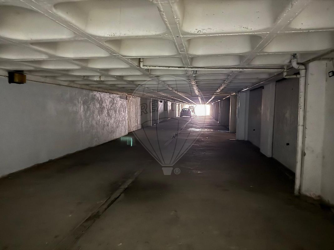 Garagem - Charneca de Caparica e Sobreda, Almada, Setúbal