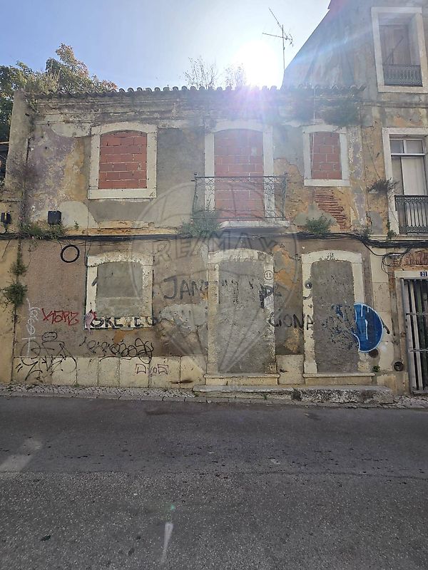 Prédio T2 à venda em Almada