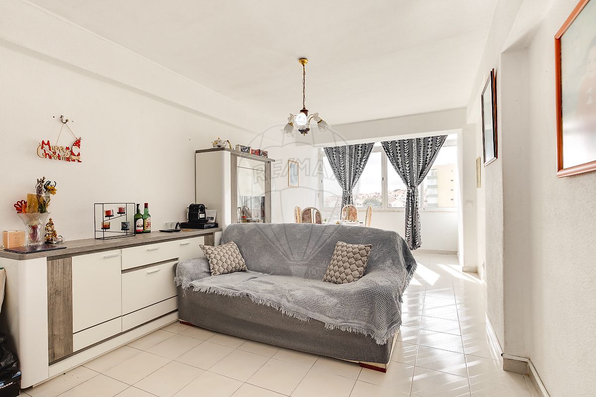 Apartamento T3 - Charneca de Caparica e Sobreda, Almada, Setúbal