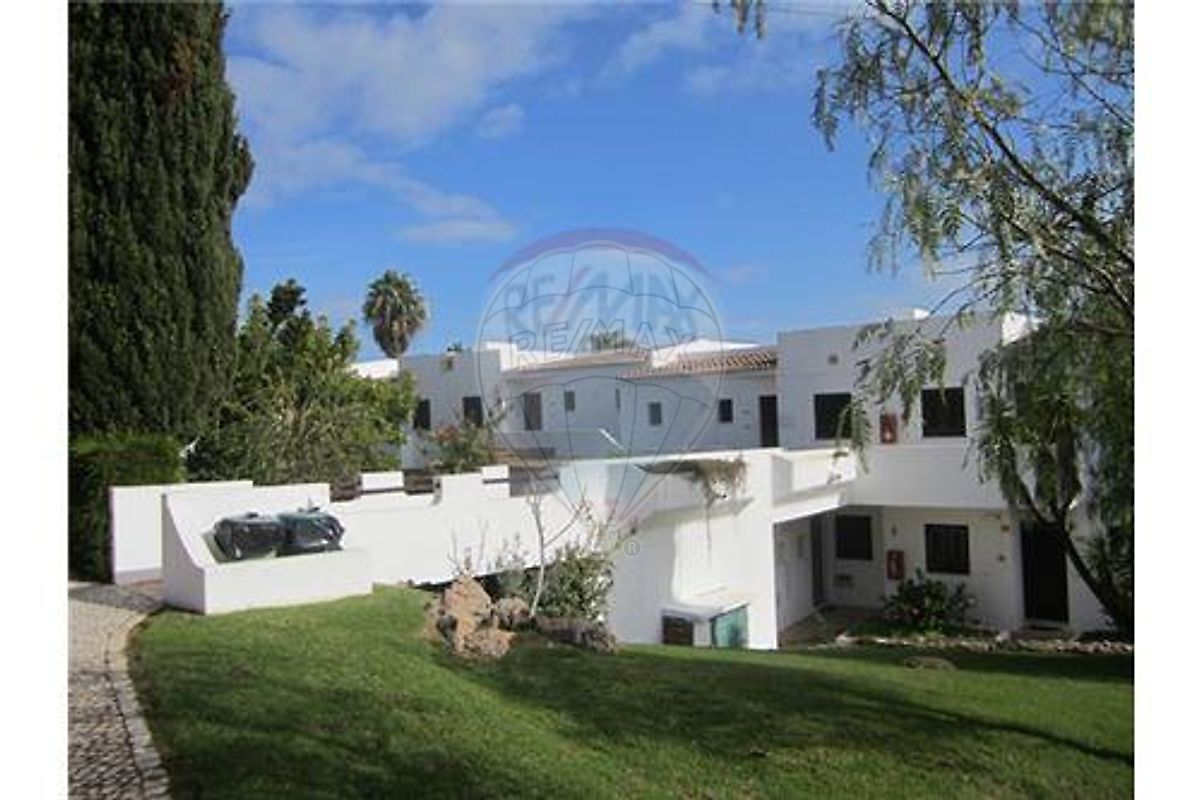 Apartamento T1 à venda em Alpouvar