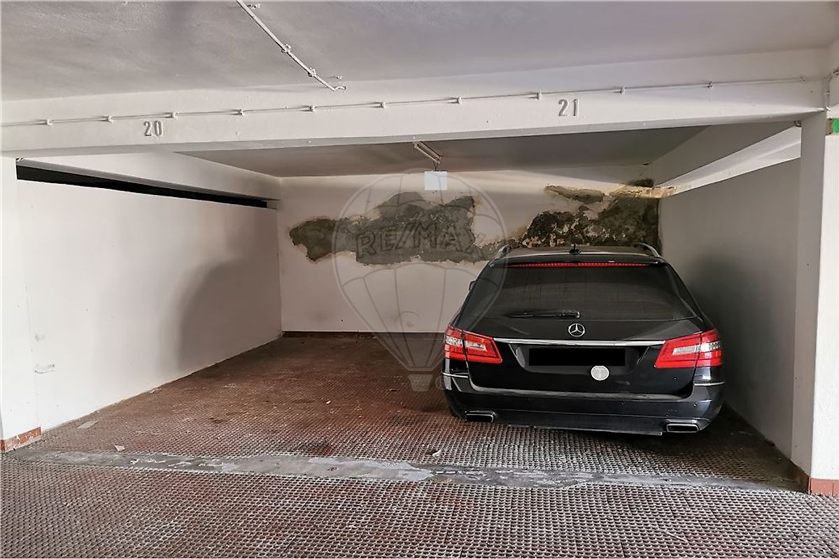 Garagem à venda em Albufeira