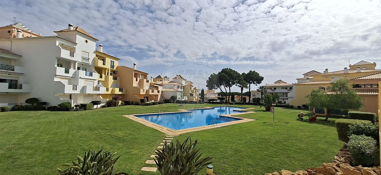Apartamento T2 para arrendar em Albufeira