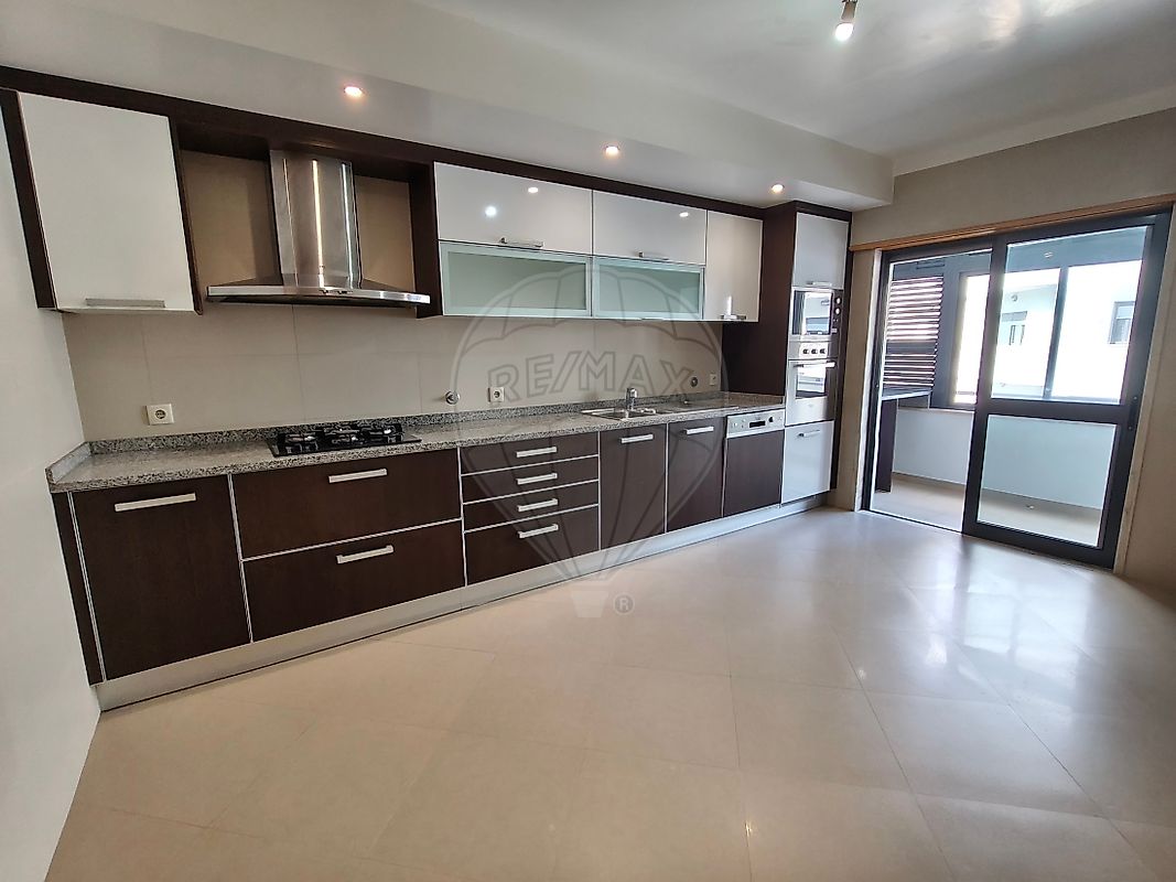 Apartamento T3 para arrendar em Sintra