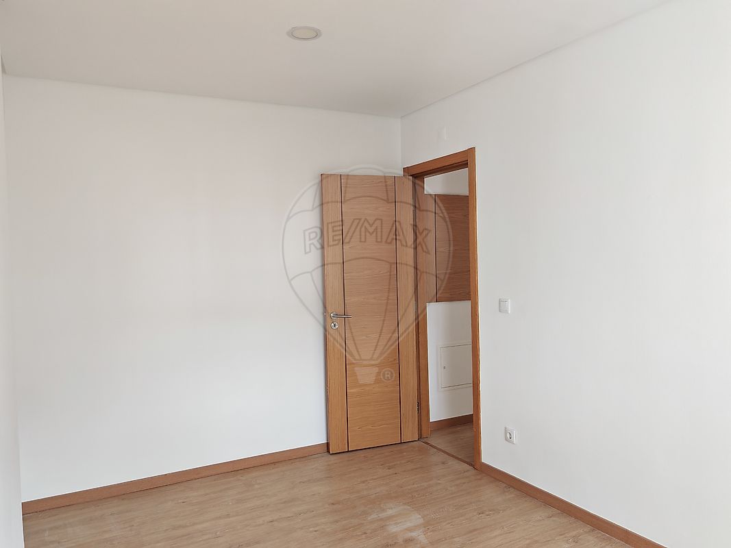 Apartamento T2 para arrendar em Amadora