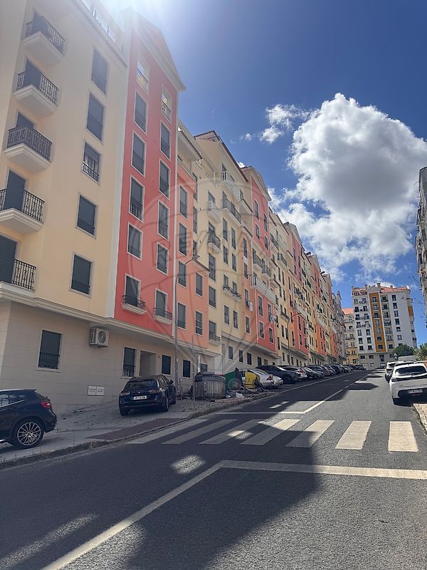 Apartamento T3 para arrendar em Amadora