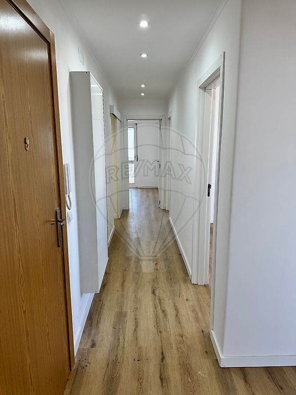 Apartamento T3 para arrendar em Amadora