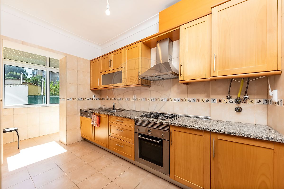 Apartamento T2 à venda em Amadora