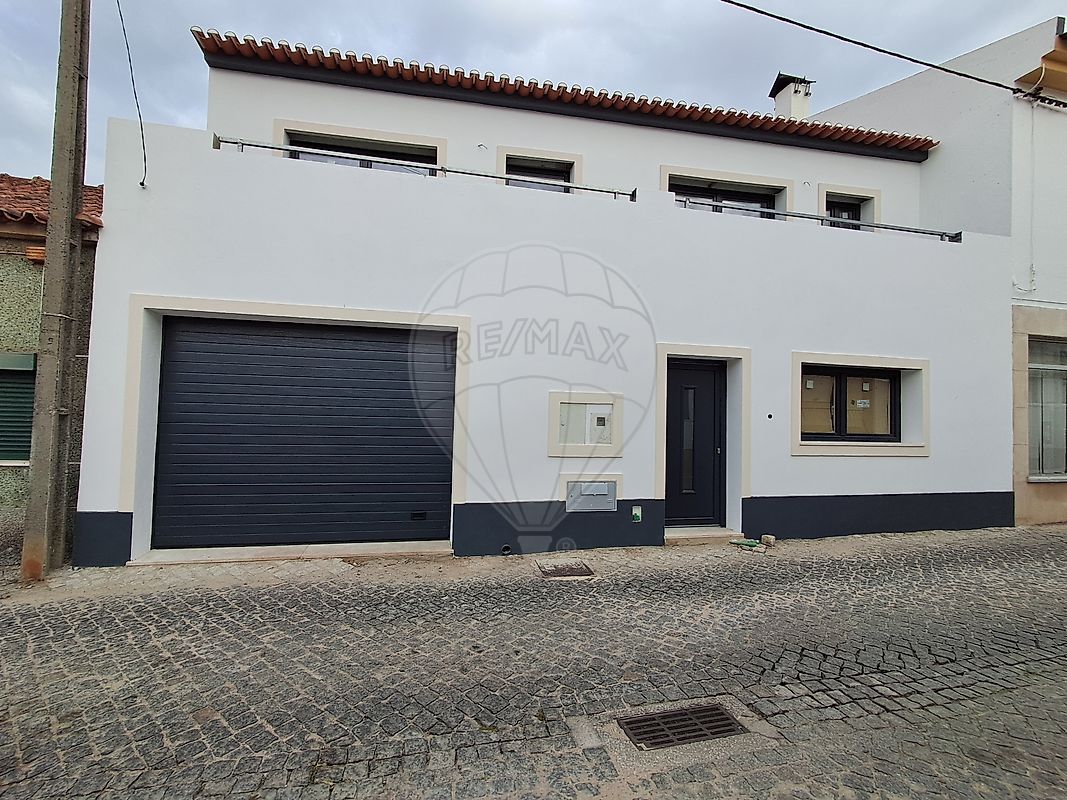 Moradia T4 à venda em Vila Nova da Barquinha, €425.000