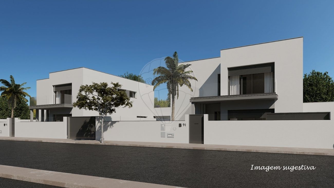 Moradia T4 para venda