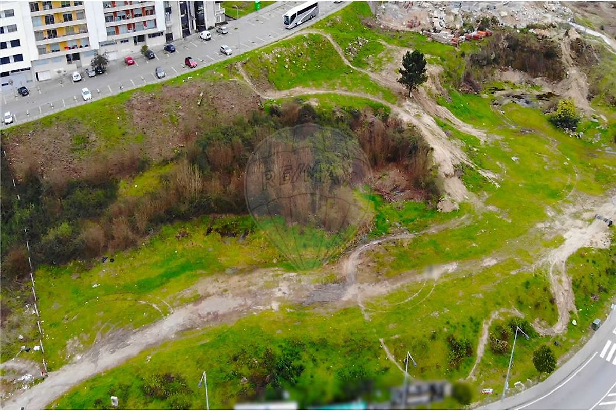 Land for sale in Marco de Canaveses, Portugal — €1,200,000