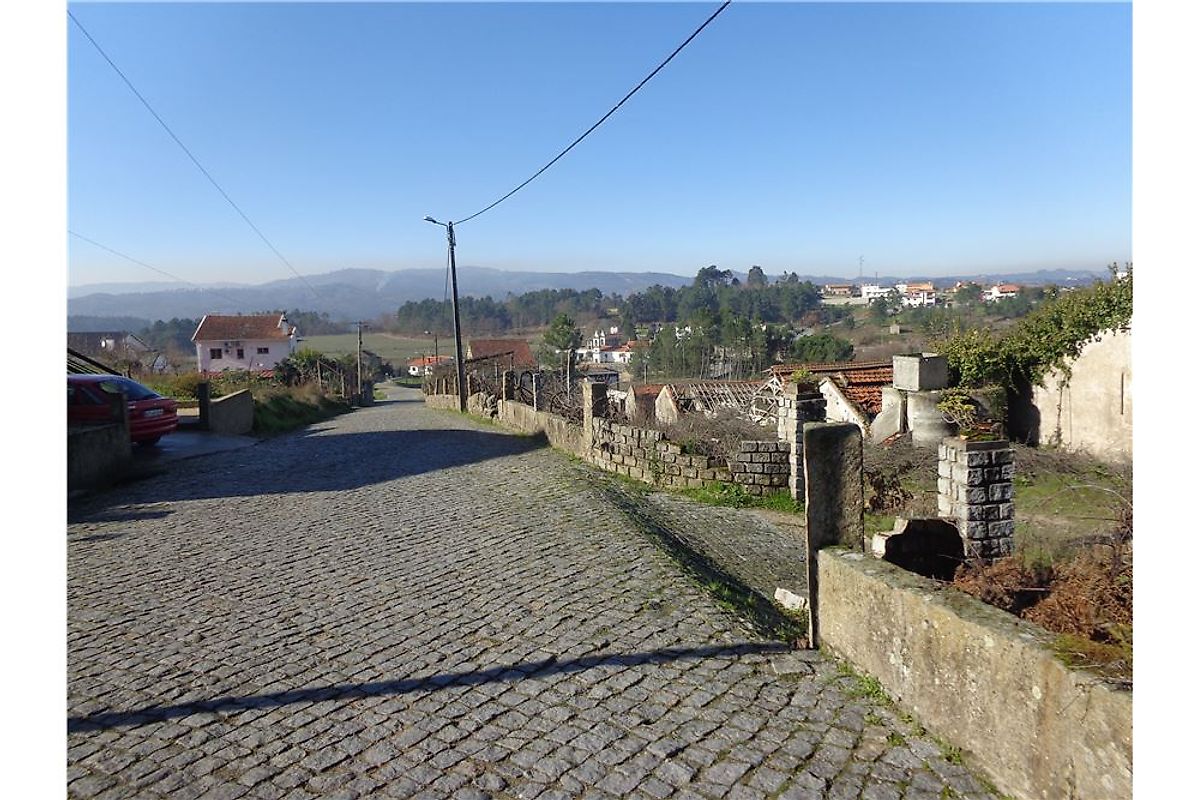 Land for sale in Marco de Canaveses, Portugal — €715,000