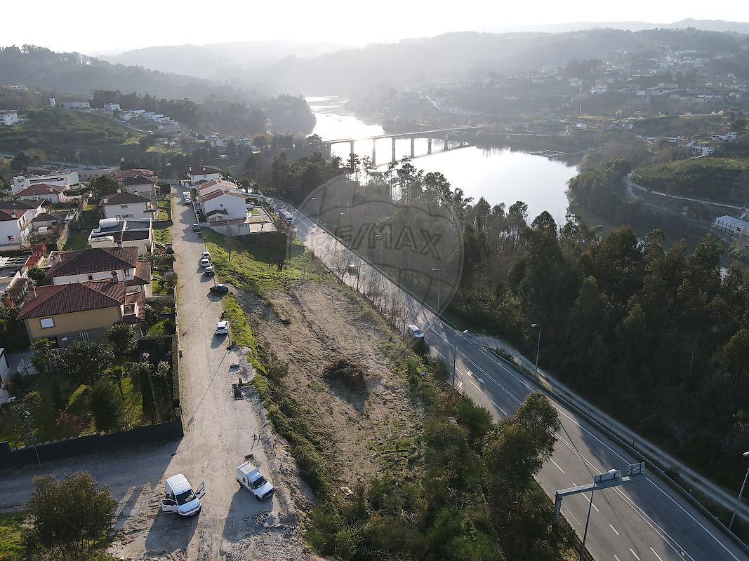 Land for sale in Marco de Canaveses, Portugal — €57,500