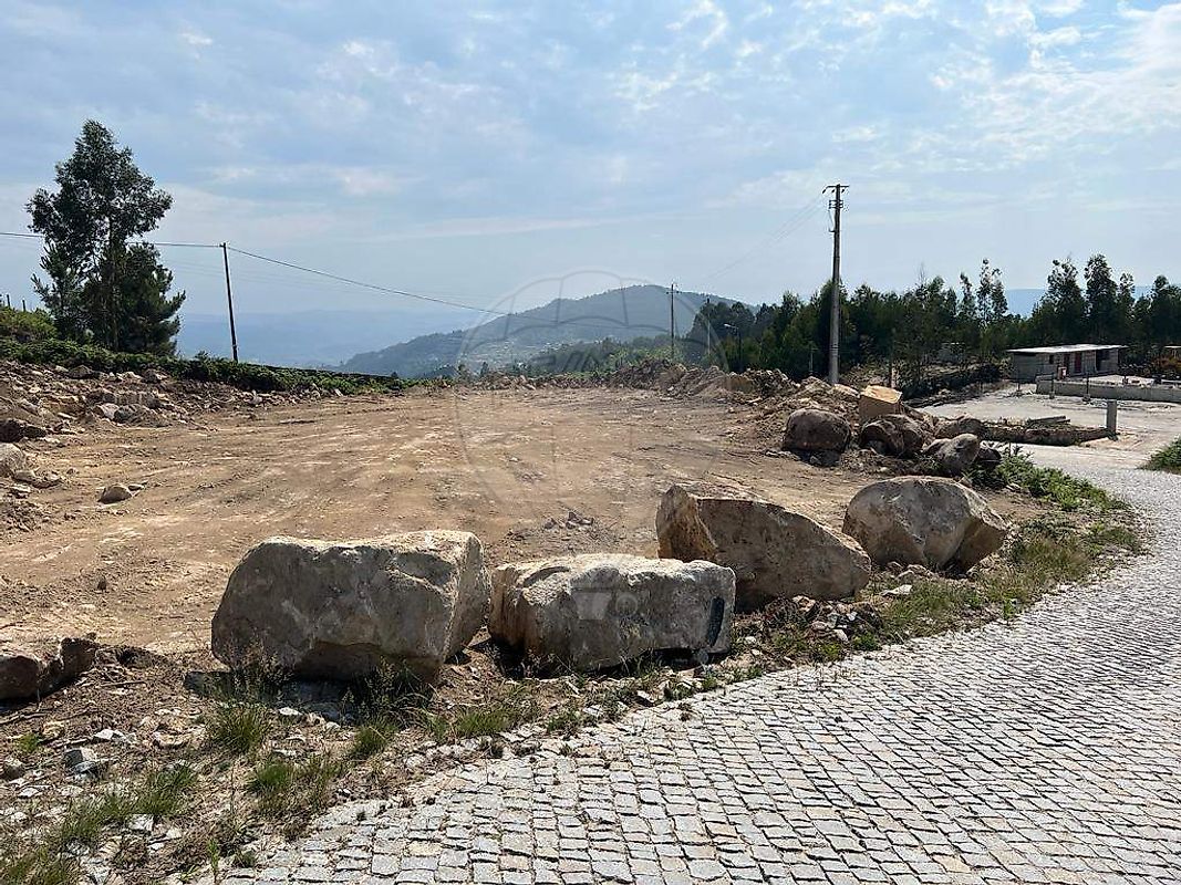 Land for sale in Marco de Canaveses, Portugal — €70,000