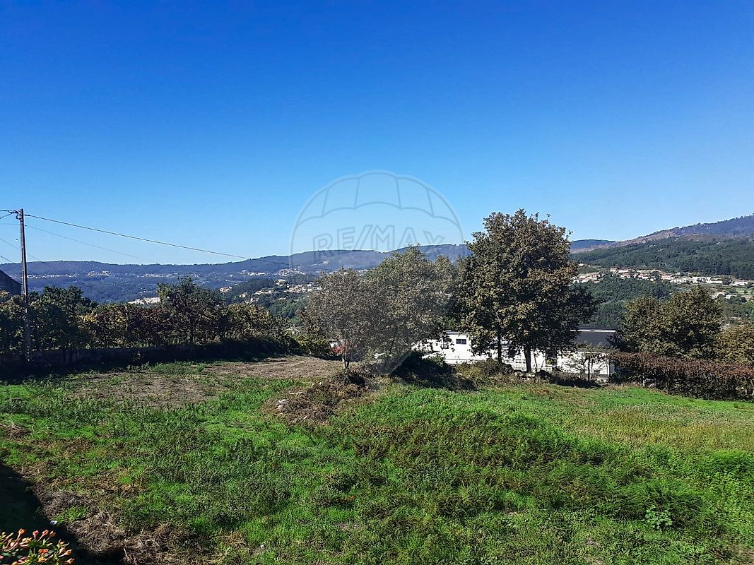 Land for sale in Marco de Canaveses, Portugal — €98,000