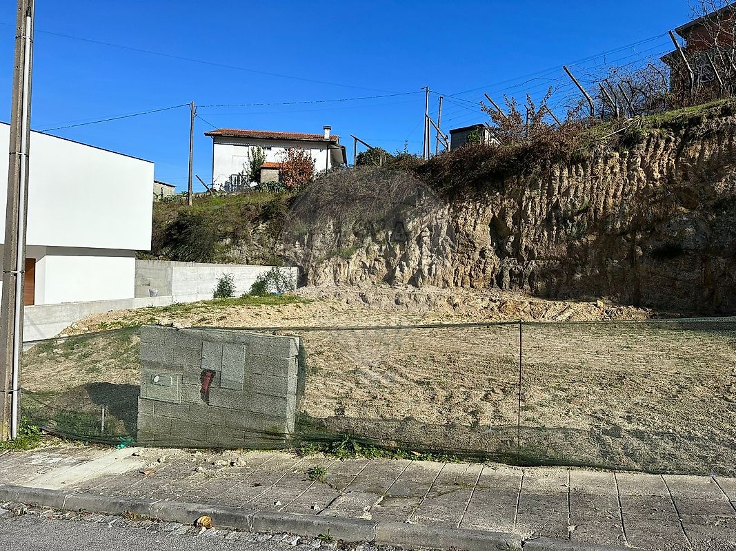 Land for sale in Marco de Canaveses, Portugal — €56,000