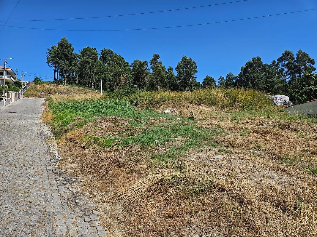 Land for sale in Penafiel, Portugal — €58,500