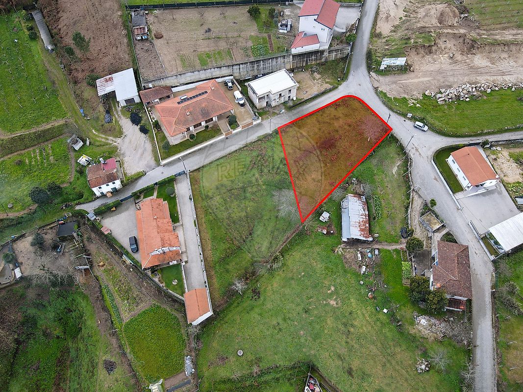 Terreno à venda em Penafiel