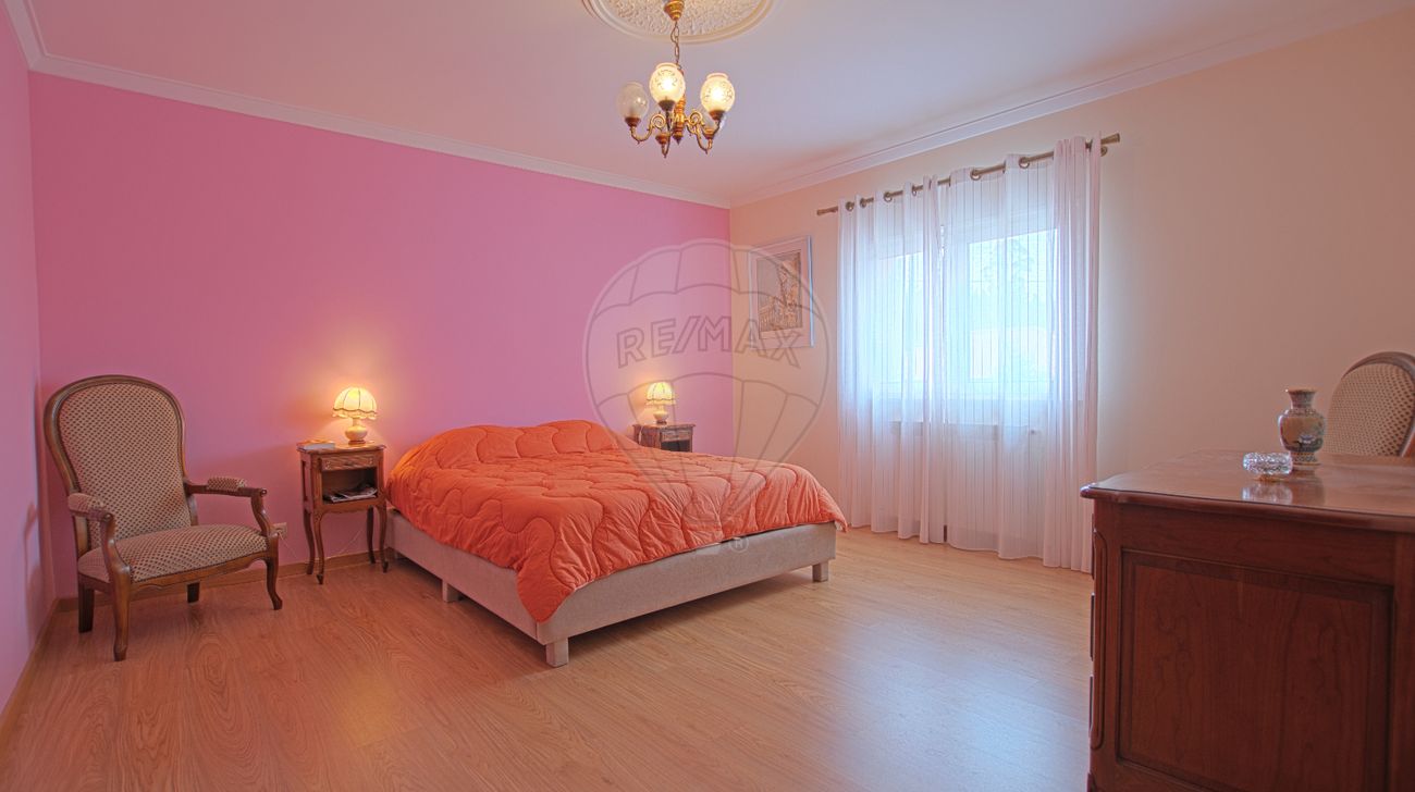 listing 126061084-44 picture-0