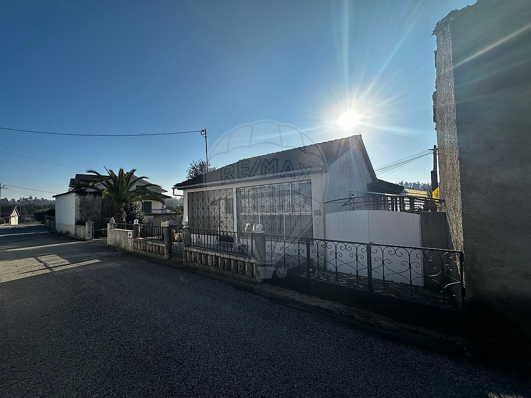 Moradia - Barreiro de Besteiros e Tourigo, Tondela, Viseu