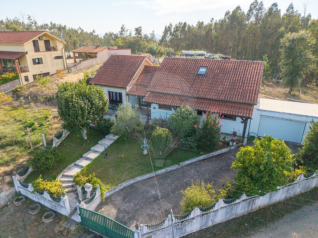Moradia T4 - Santa Comba Dão e Couto do Mosteiro, Santa Comba Dão, Viseu