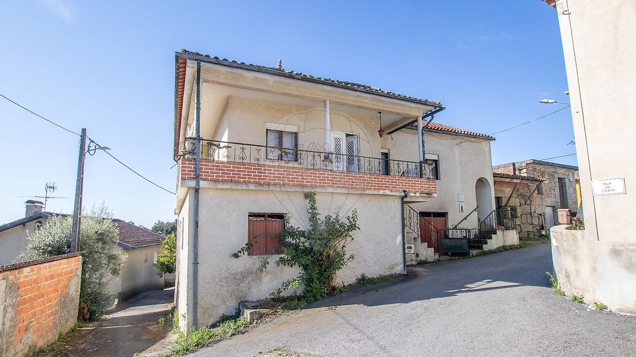 Moradia T3 - São Miguel do Outeiro e Sabugosa, Tondela, Viseu