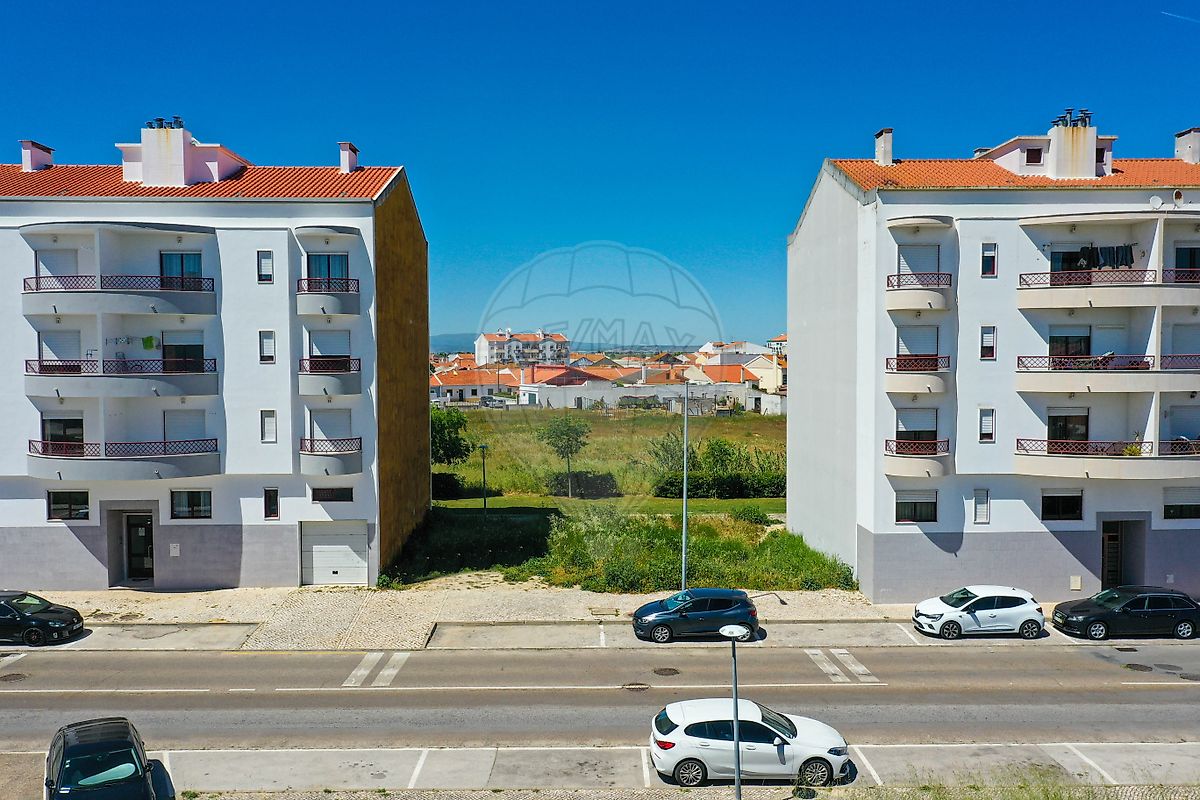 Land for sale in Benavente, Portugal — €160,000