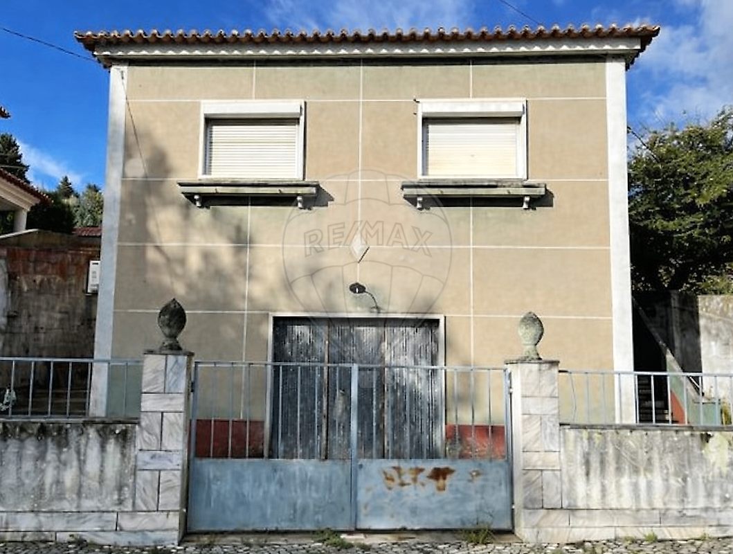 Moradia T4 à venda em Loures